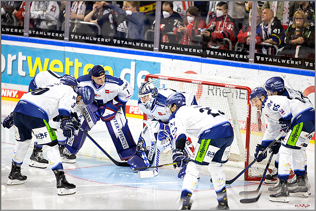 PENNY DEL;  Kölner Haie - Straubing Tigers; Köln, 09.10.2022